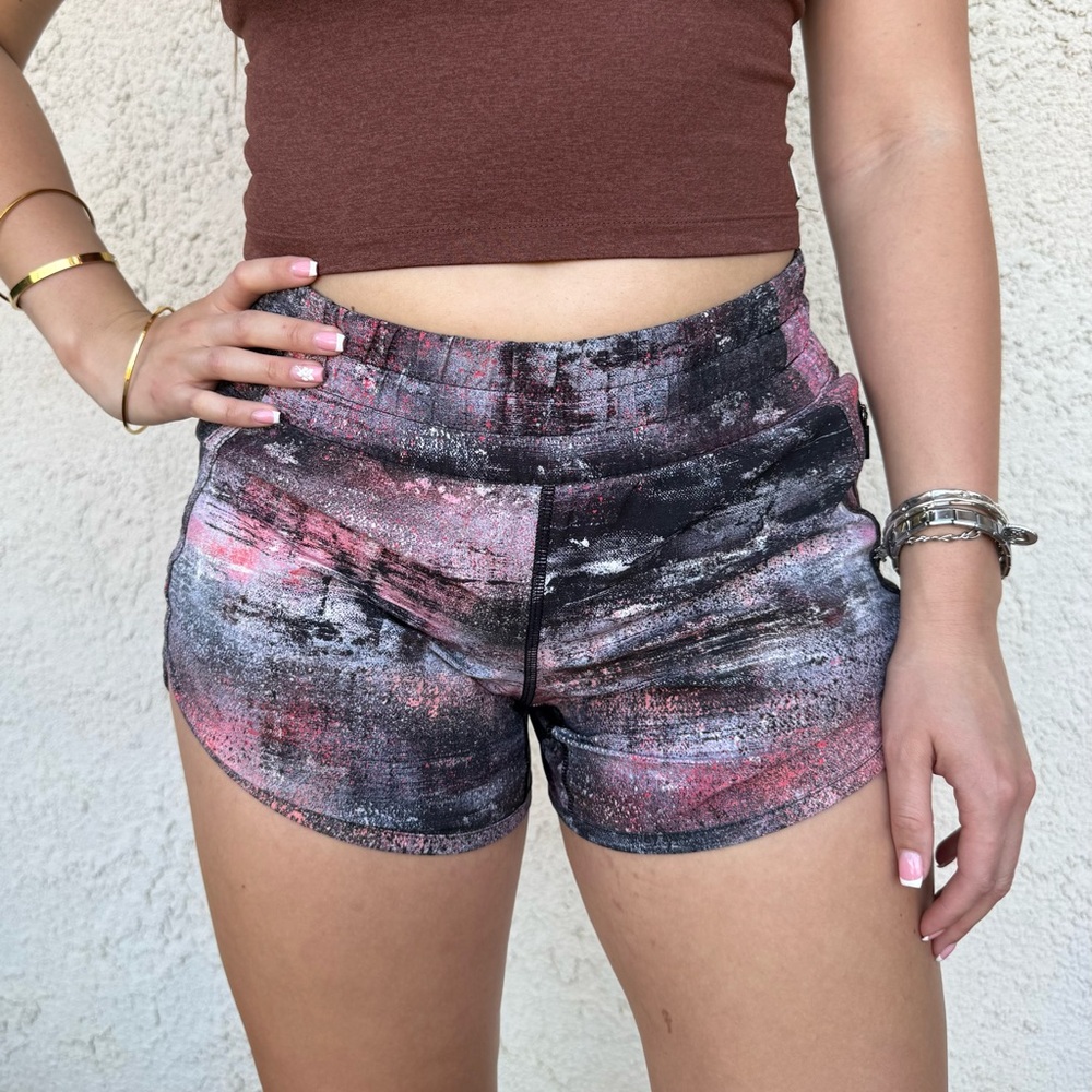 Multicolor Lululemon Hotty Hot Short Lined 3.5” Size 4 Azurite Poppy Coral Multi